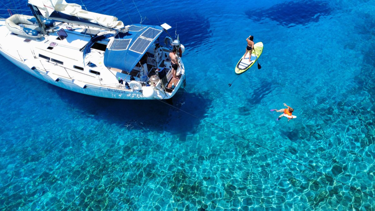 Experiencia de navegación en las Cicladas desde Mykonos hasta Capo Sounio