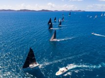 Regata Heineken de St Maarten - Embarcaciones cruzando la línea de meta