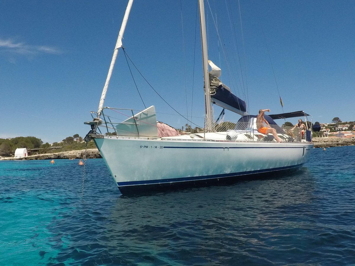 Segelturlänge an der Küste von Menorca
