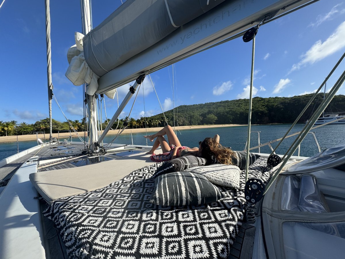 Scopri le isole tropicali delle Grenadine a bordo di un lussuoso yacht