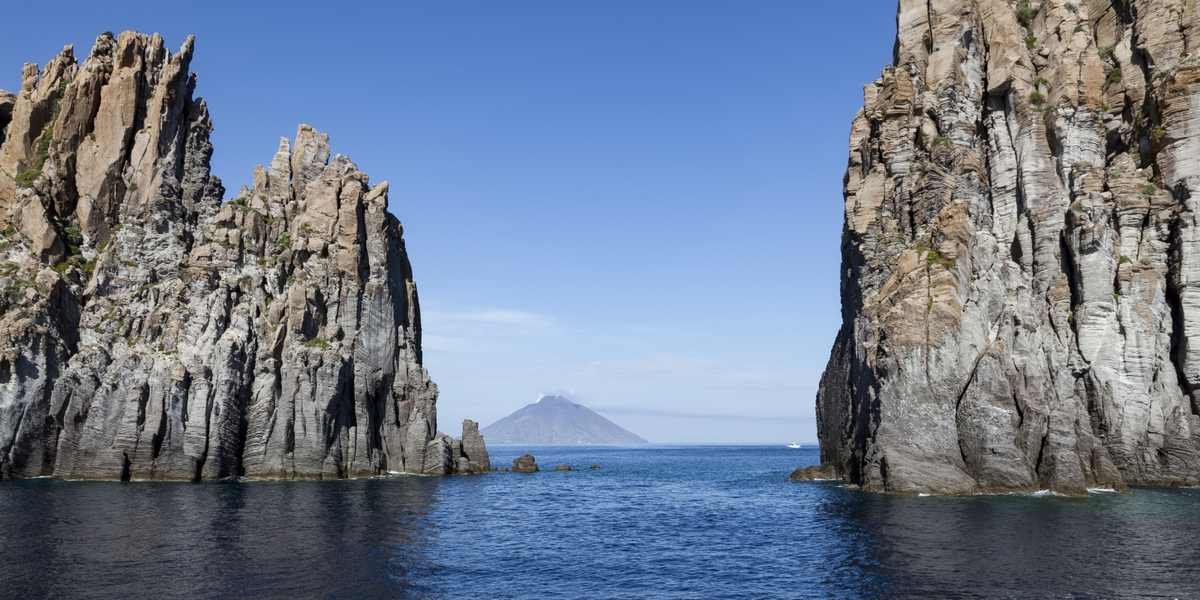 Alla scoperta delle Eolie in catamarano Bali 5.4