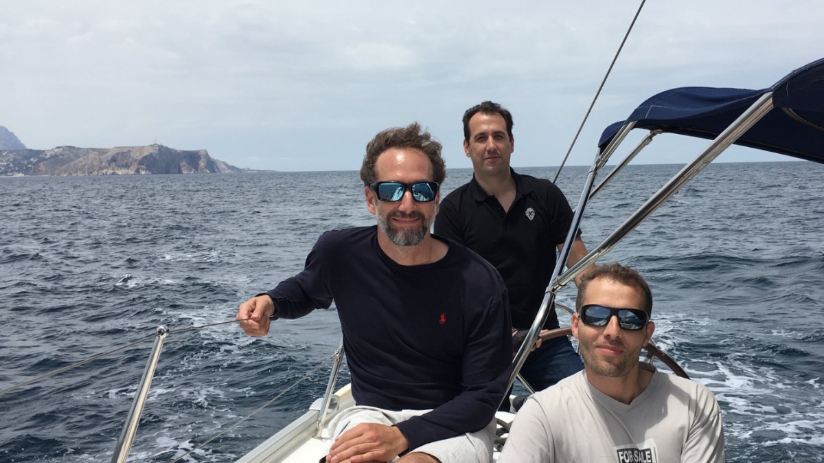 Curso de vela y PER en Denia-Ibiza con travesía de 48 horas.