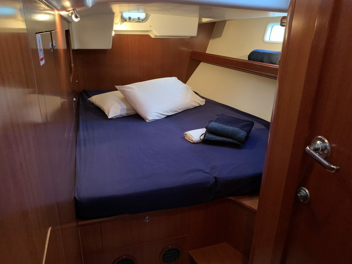 Velero - Bénéteau - 5 cabinas