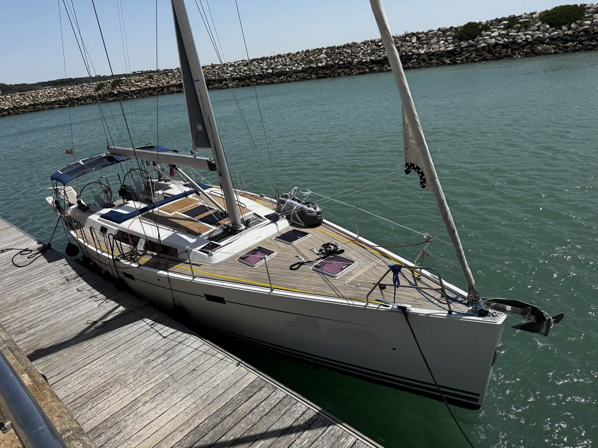 Sailboat - Hanse - 14.5 meters