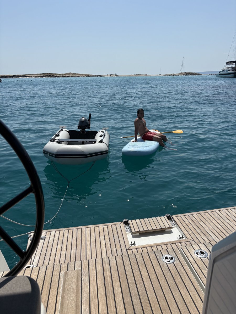 Viaje de barco durante un eclipse solar