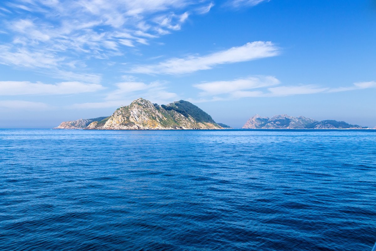Amanecer en el mar con el velero
