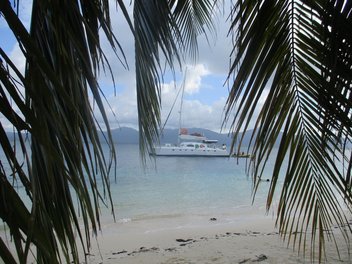 Scuba diving trip in San Blas Islands on a 56-foot catamaran
