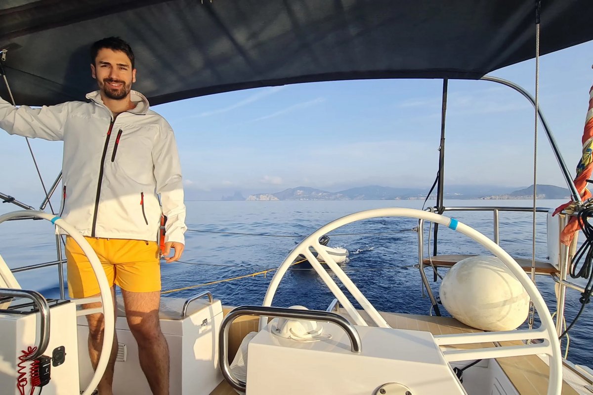 Un paseo encantador en velero por las costas del Garraf