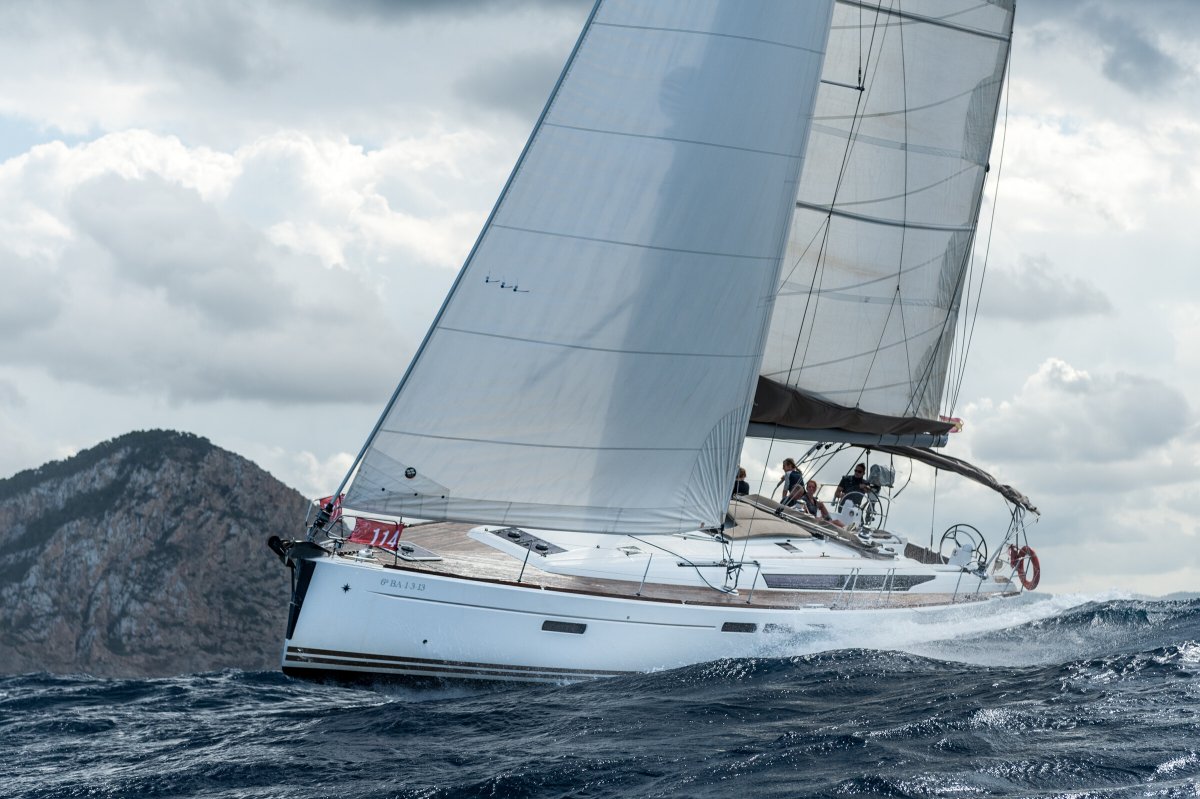 Vorbereitung des Bootes für die Regatta