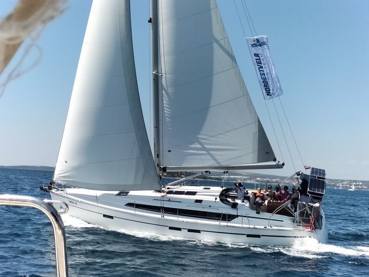 Explora la costa croata en un viaje en barco