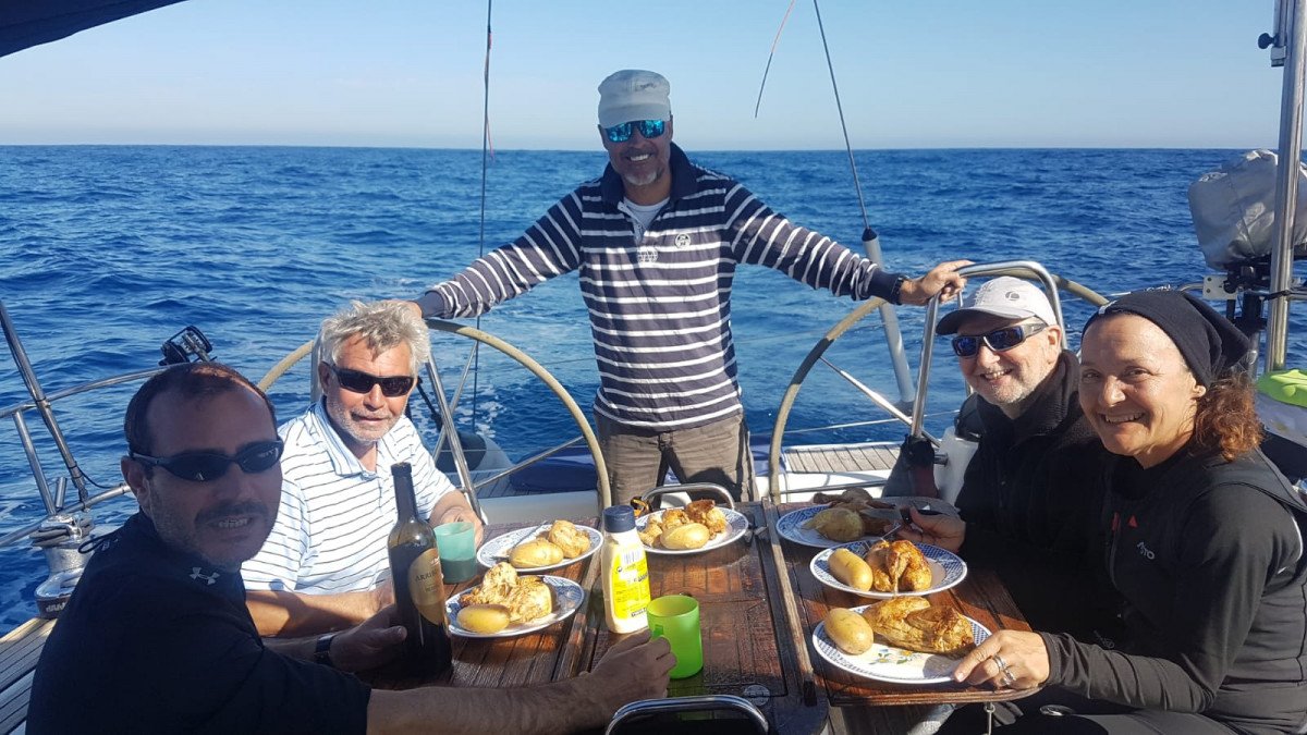 Lernen Sie in den Kanarischen Inseln zu segeln