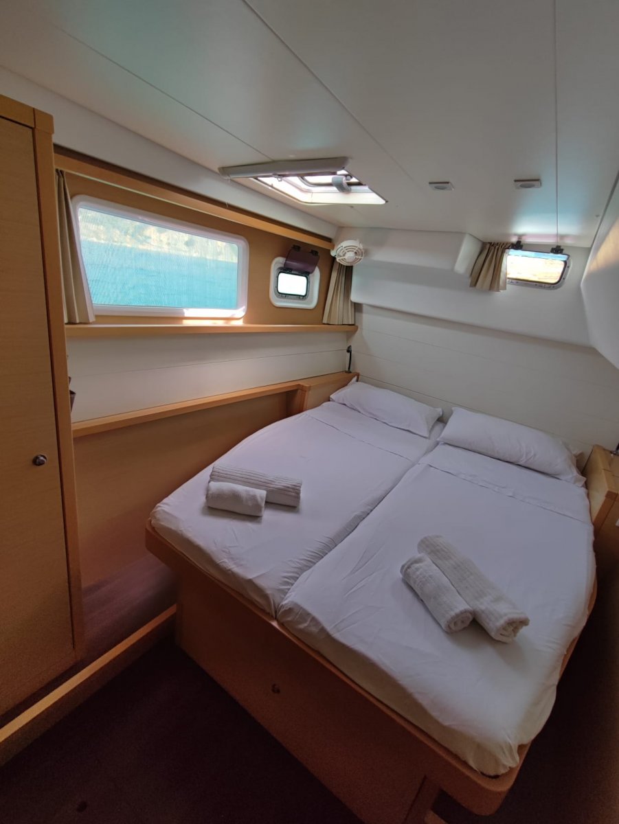 Recorridos turísticos en catamarán por Ibiza y Formentera