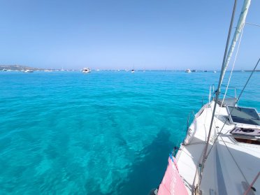 Vieni dove il mare è più cristallino: isola dell'ASINARA in barca a vela.