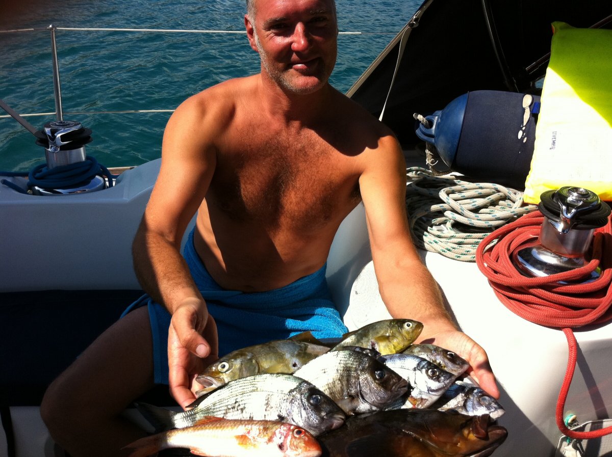 Erkunden Sie die Küste von Menorca mit dem Boot