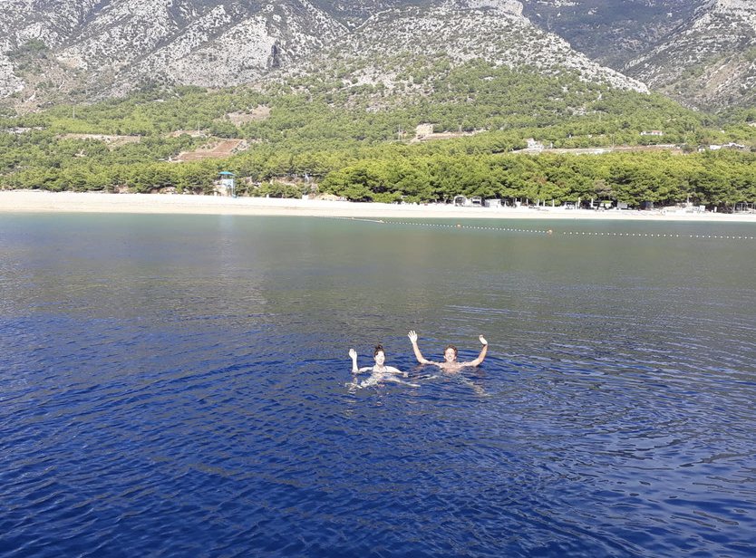 Verbessre deine Segeltechniken in Sardiniens kristallklaren Gewässern