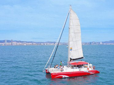 Paseo en catamarán por Barcelona