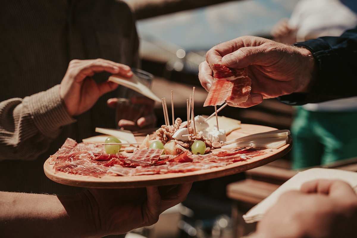 Sunset-Segeltour in Palma mit atemberaubenden Ausblicken