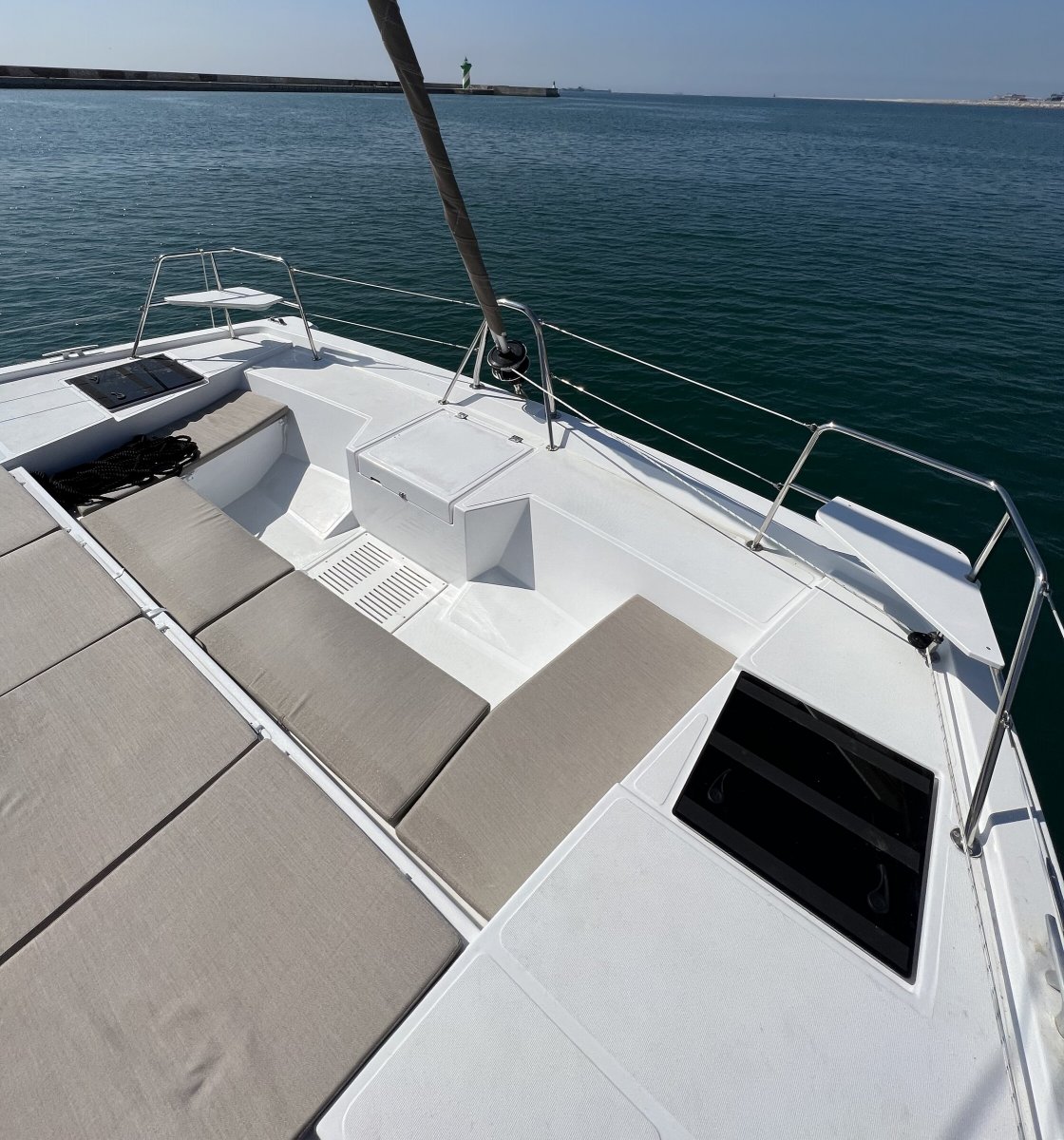 Disfrutar de una fiesta privada en el mar de Barcelona