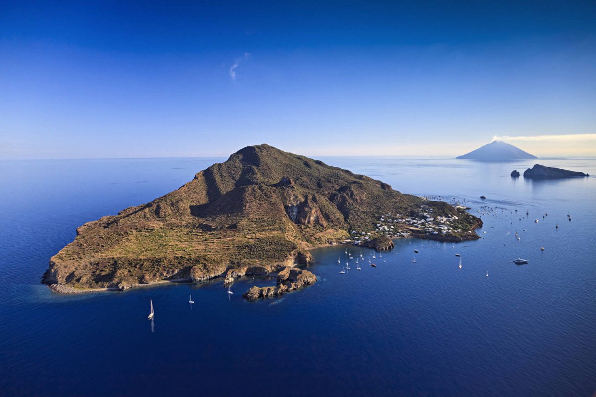 Aeolian Islands Segelurlaub: Natur, Spaß und Geschmack mit Bordkoch