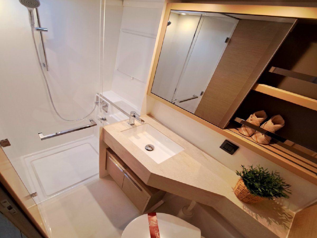 Catamaran - Lagoon - 4 cabins