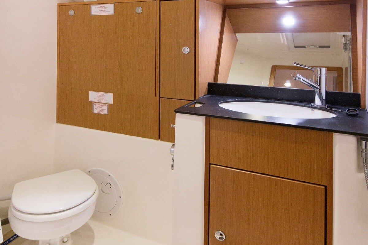 sailboat-rental-mallorca-bavaria-40-cruiser-9