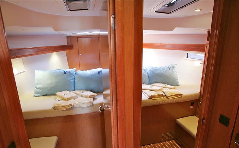 Bavaria Yachts - 4 cabinas