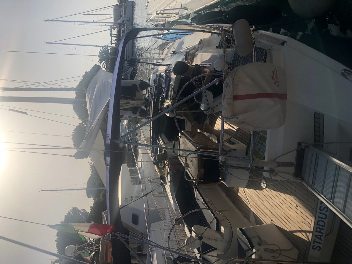 Eolie in barca a vela: natura, divertimento e tanto gusto. Cuoca a bordo.