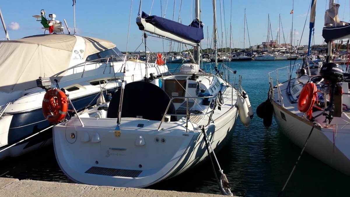 Bénéteau---First-40.7-ver-Distinction