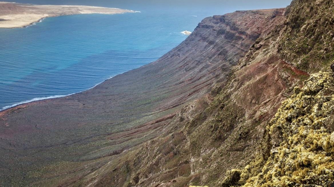 Esplora le isole della Macaronesia con un'escursione in catamarano