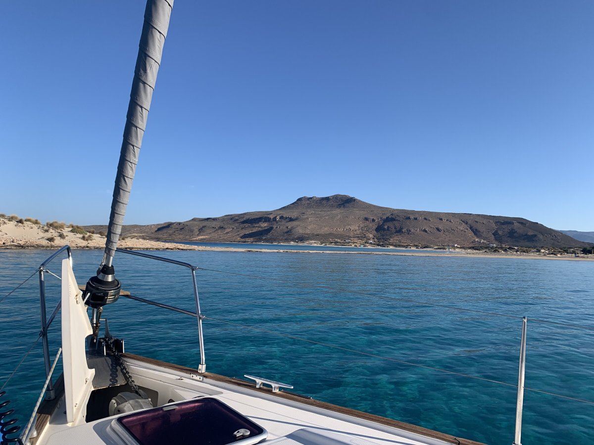 August cruise: from Milos to Peloponnese with hostess onboard