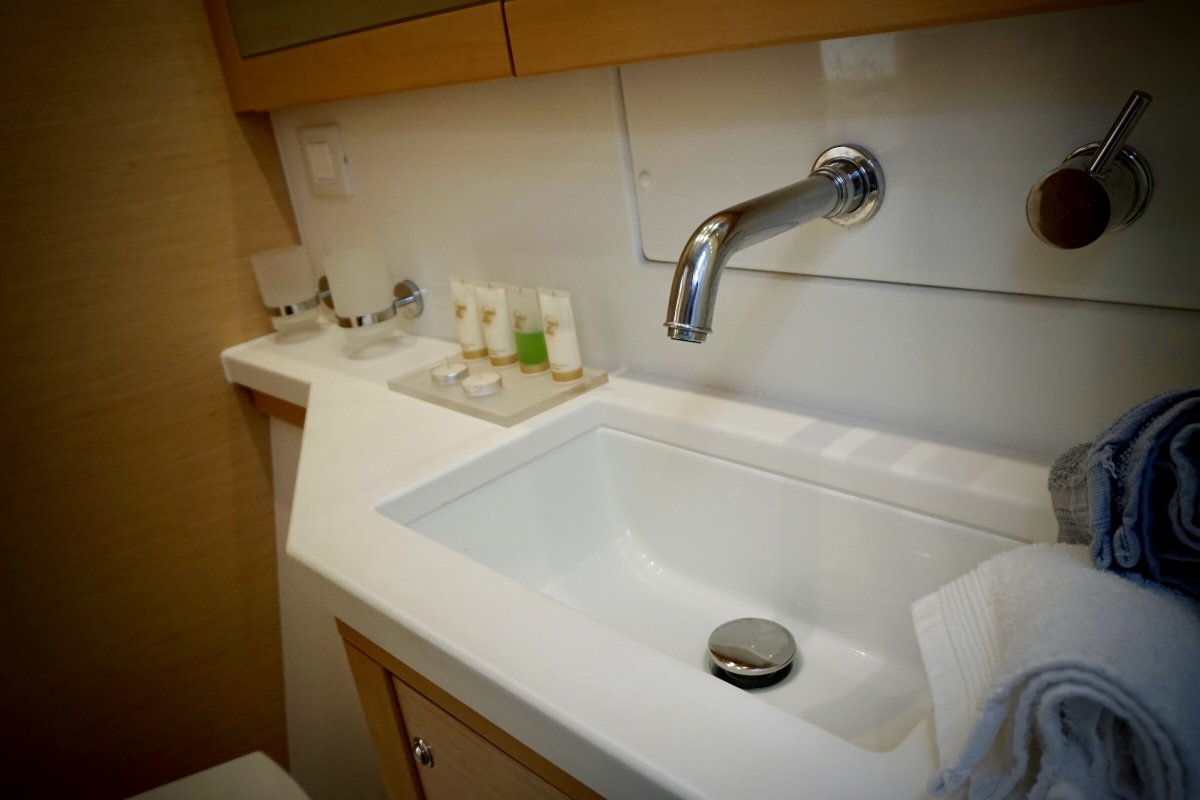 Alquiler de Lagoon 450s en Ibiza y Formentera para 6 personas