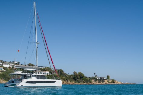 Formación práctica en catamarán por el Estrecho de Gibraltar desde Sotogrande