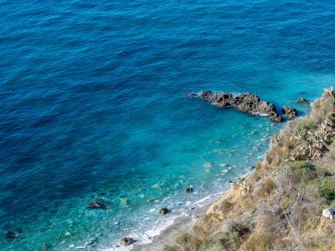 Crociera alle scogliere e alla cascata di Maro