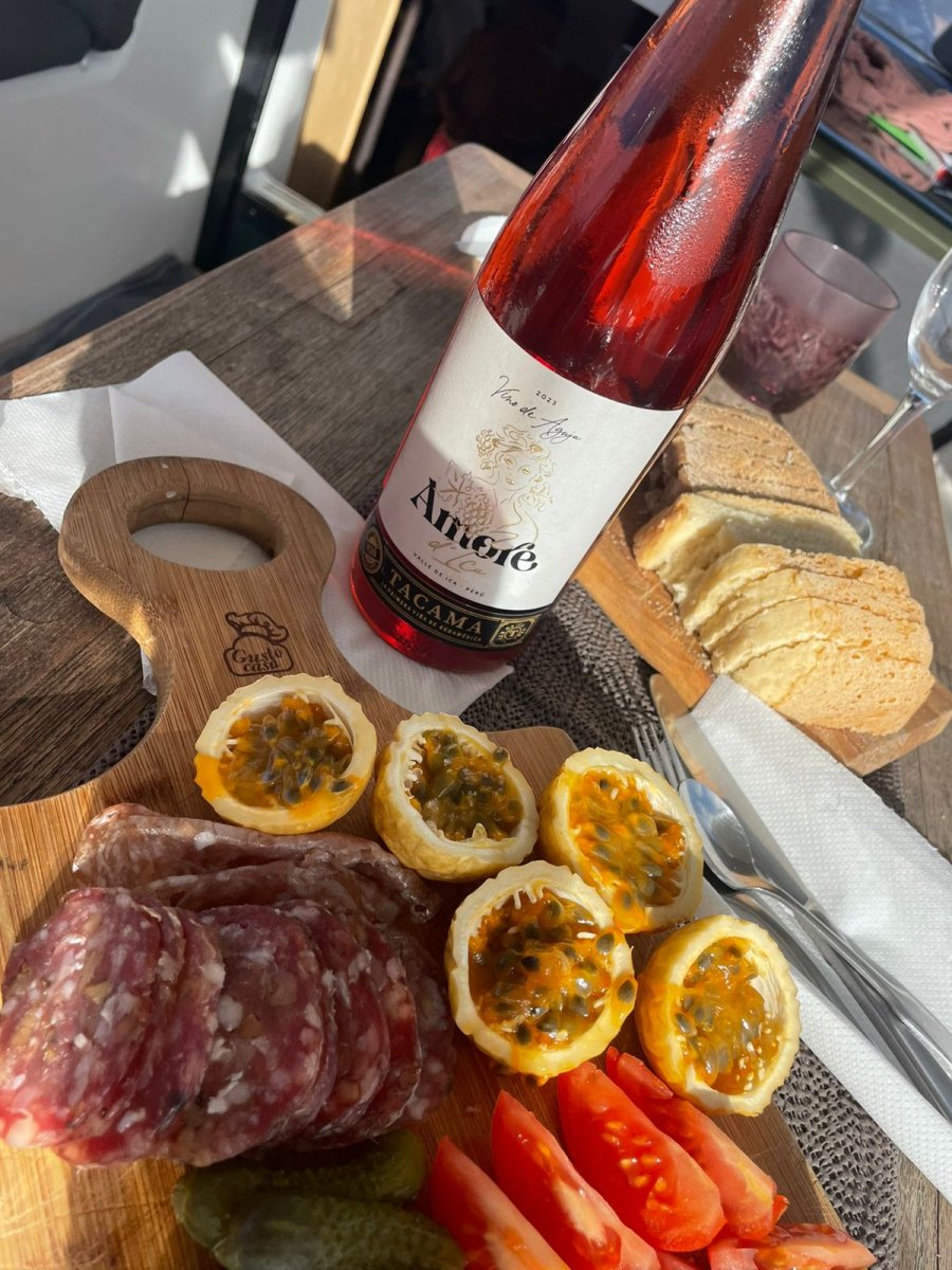 Explora las islas tropicales de las Granadinas a bordo de un barco de lujo