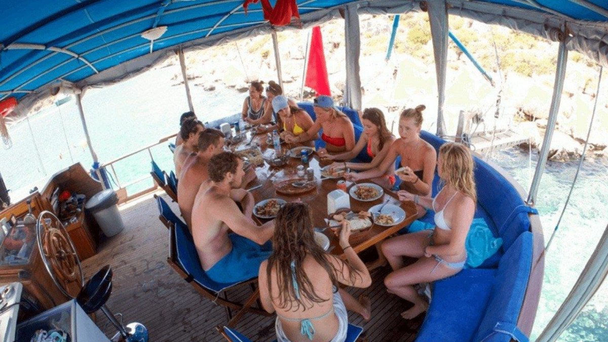 cabin-charter-sample-cabin-charter-photos-50