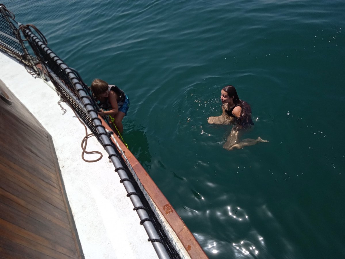 Sailboat - Tracker - 10 people