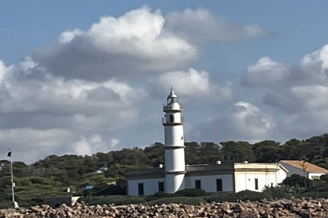 Navega una semana en velero por Menorca desde Mallorca