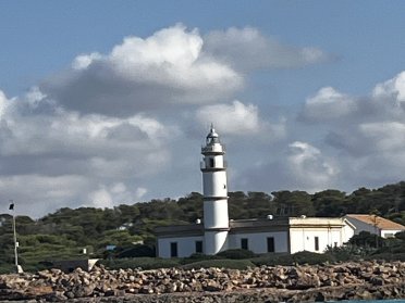 Navega una semana en velero por Menorca desde Mallorca