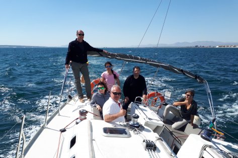 Curso de perfeccionamiento de vela para adultos con gennaker. Alicante.