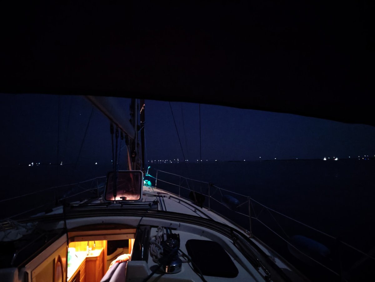 Curso de navegación en velero con camarote privado en Alicante