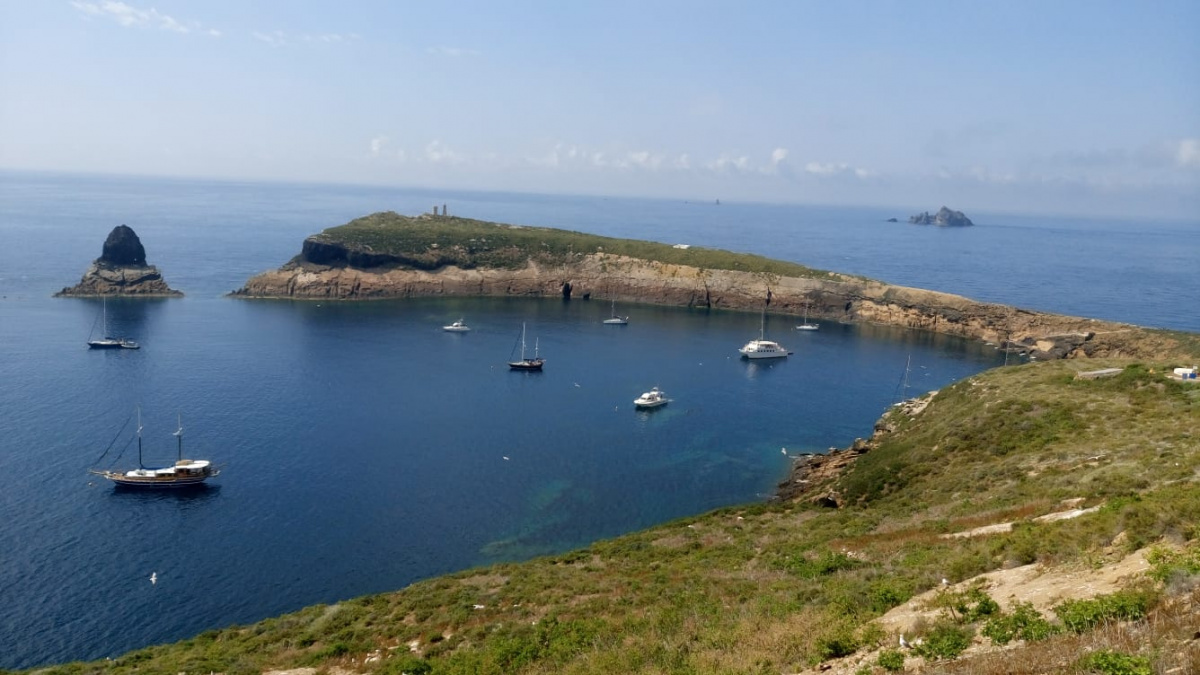 Disfruta de un fin de semana de vida a bordo en un velero Columbretes
