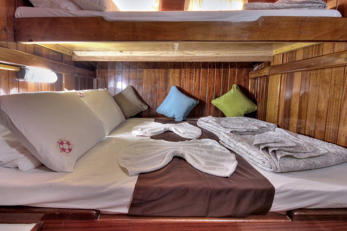 Sailboat - Custom - 8 cabins