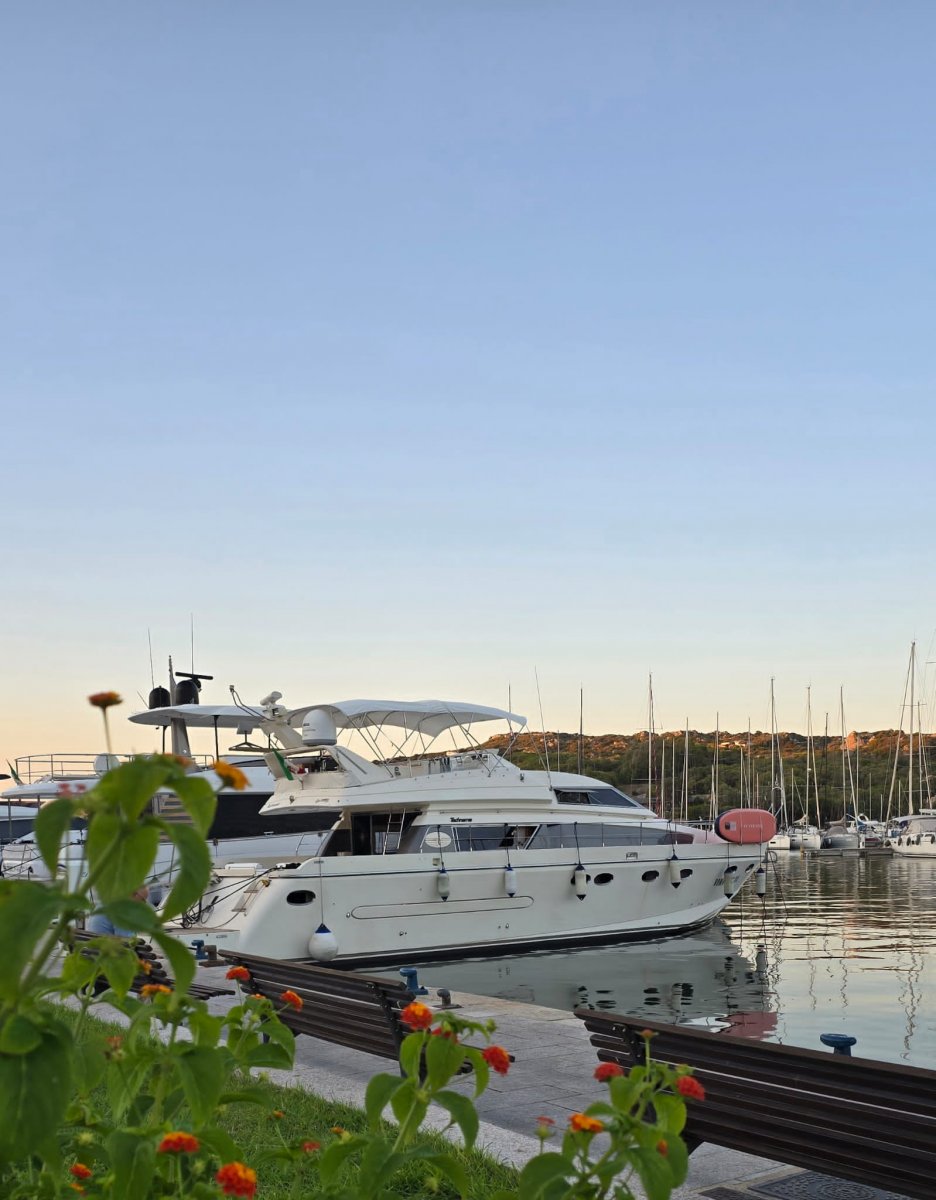 Motorboat - INRIZZARDI - 3 cabins