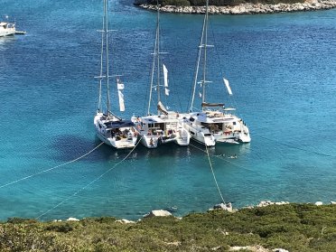 Crociera in flottiglia alle isole Sporadi con due catamarani