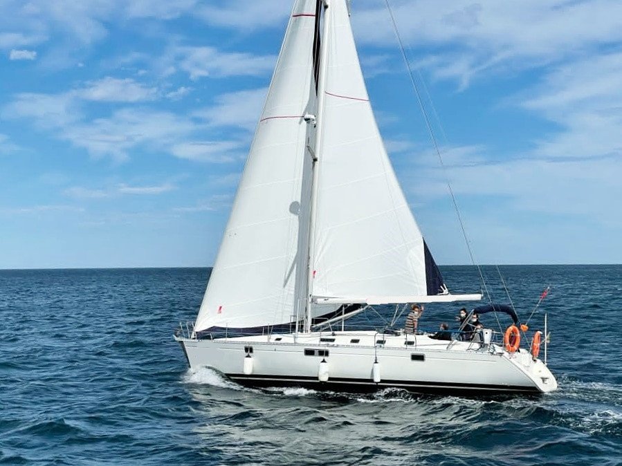 Embark on the Basque Coast with our sailing courses