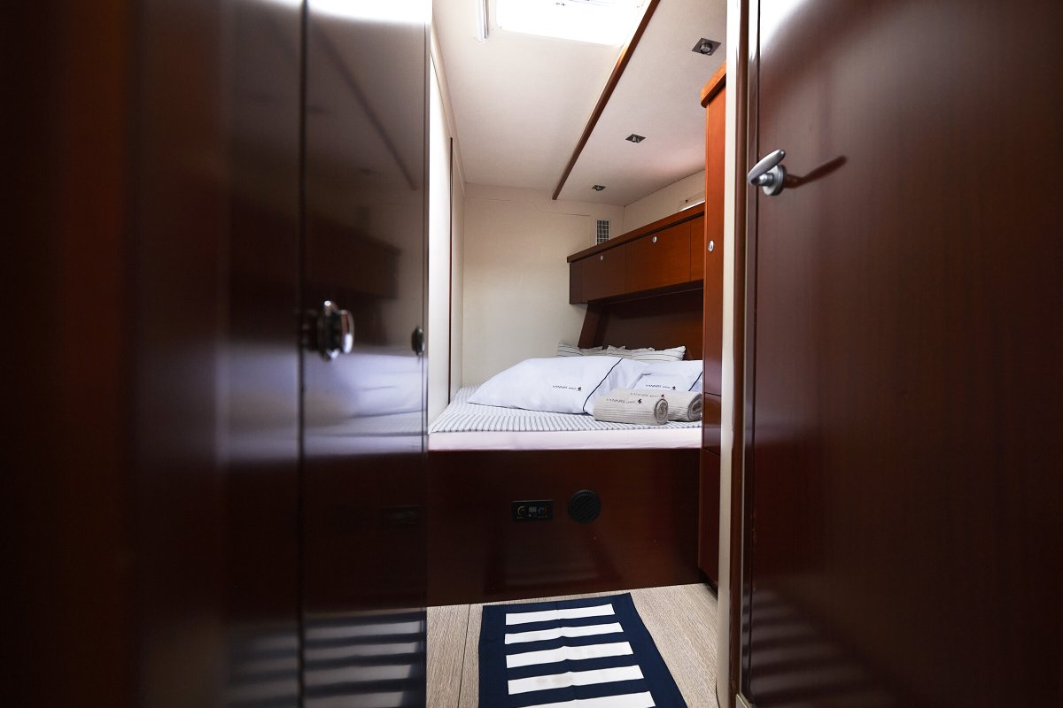 Navigazione in barca nel Golfo Saronicco, Grecia