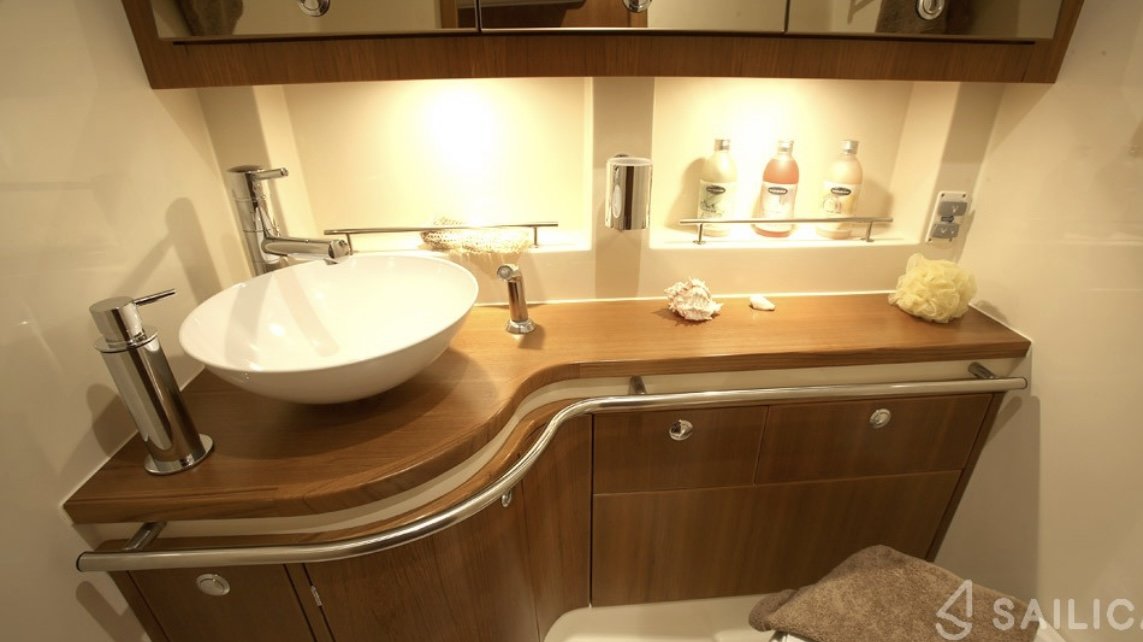 Elan Marine - 12 personas