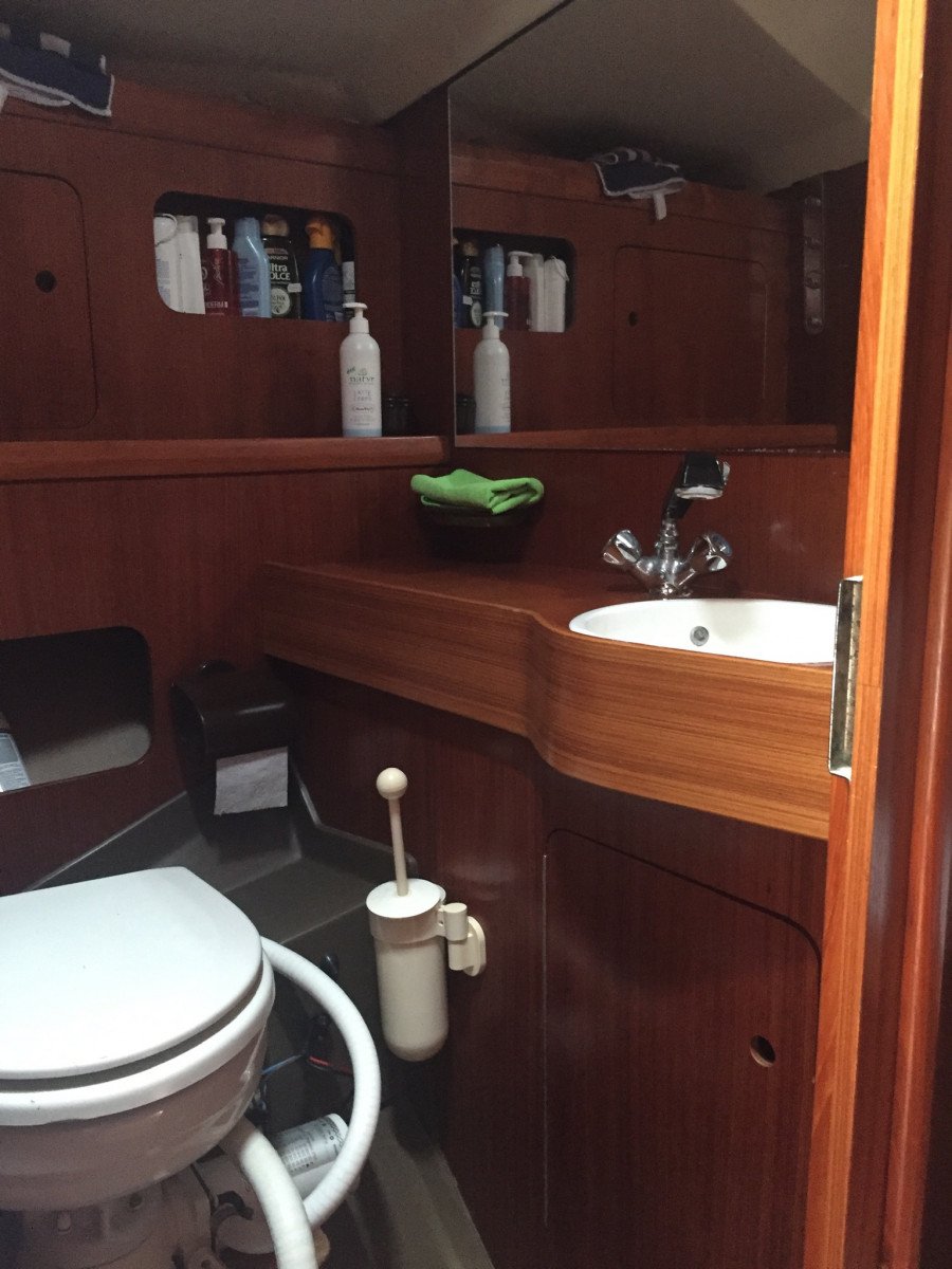 Naviga nell'Arcipelago Toscano a bordo di una barca classica